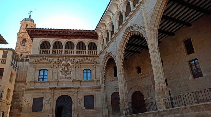 Edificio del Ayuntamiento de Alcañiz.